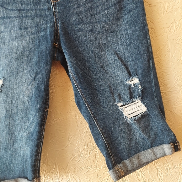 Soho Jeans bermuda denim shorts distressed cuffed long inseam modest Sz 4 - Picture 2 of 9